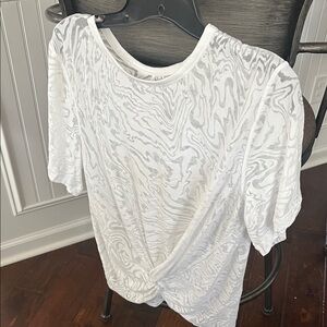 Lululemon Women’s White Twist Front Short Sleeve Top size 10
